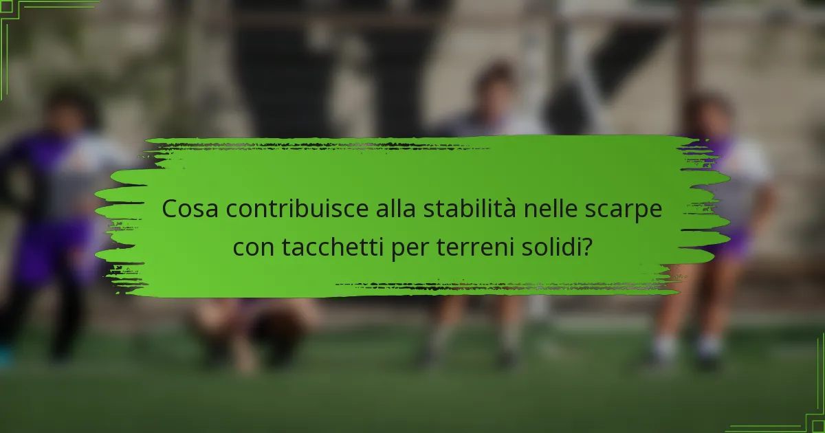 Cosa contribuisce alla stabilità nelle scarpe con tacchetti per terreni solidi?